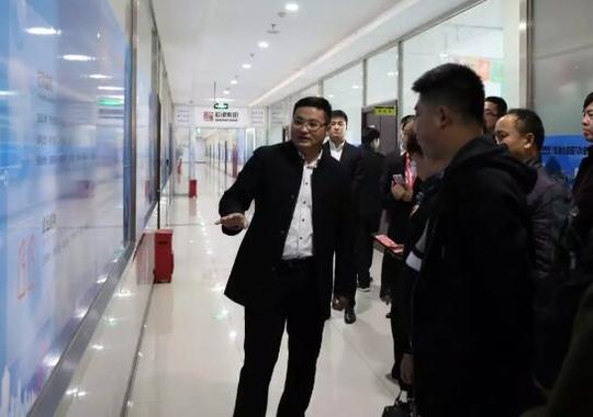 青年企業(yè)家參觀乾港集團(tuán) 青年企業(yè)家參觀乾港集團(tuán)